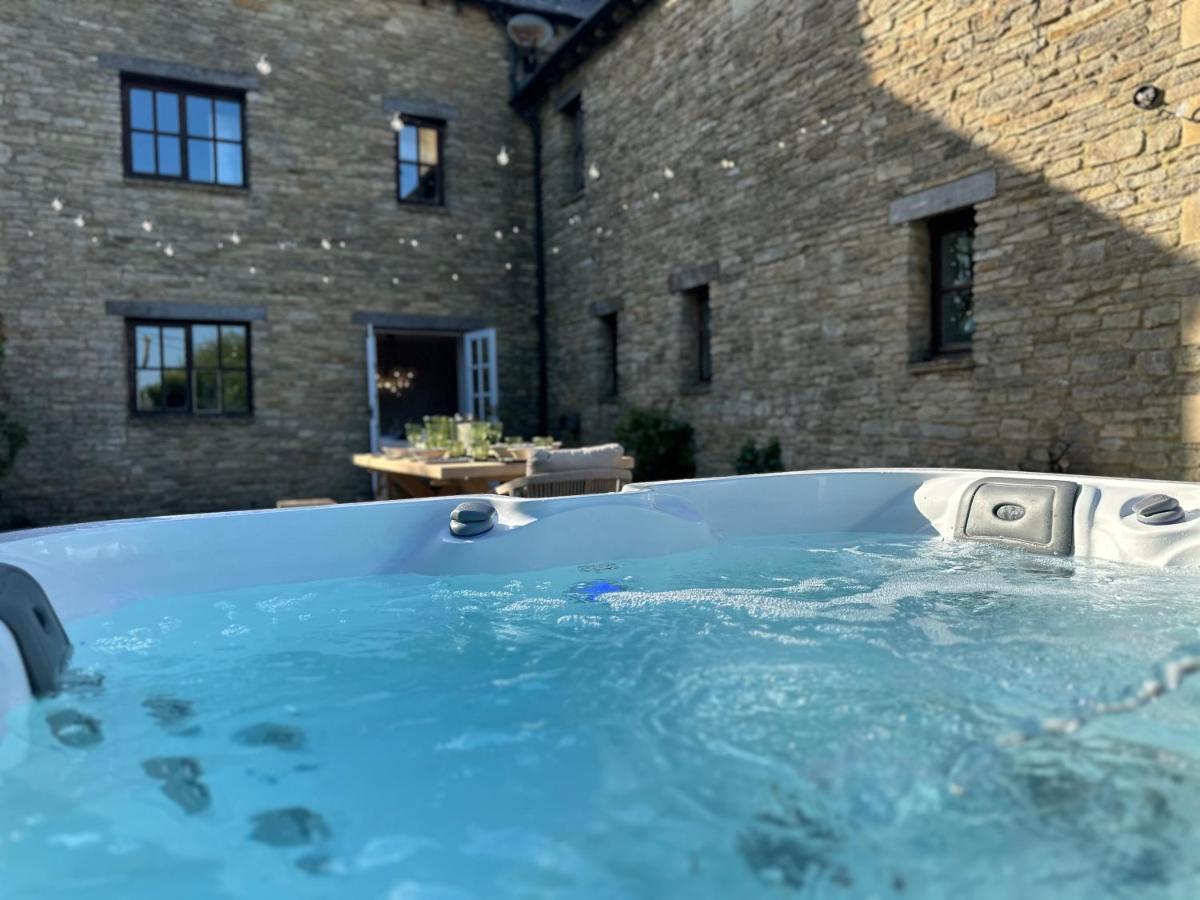 Cotswolds Retreat - Bath & Castle Combe - Hot Tub Villa Chippenham  Exterior photo